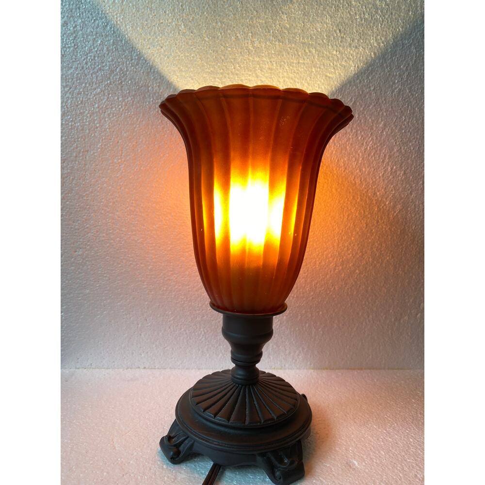 lamp Amber Pond Lily design by Meyda Tiffany glass designs of Louis Comfort
